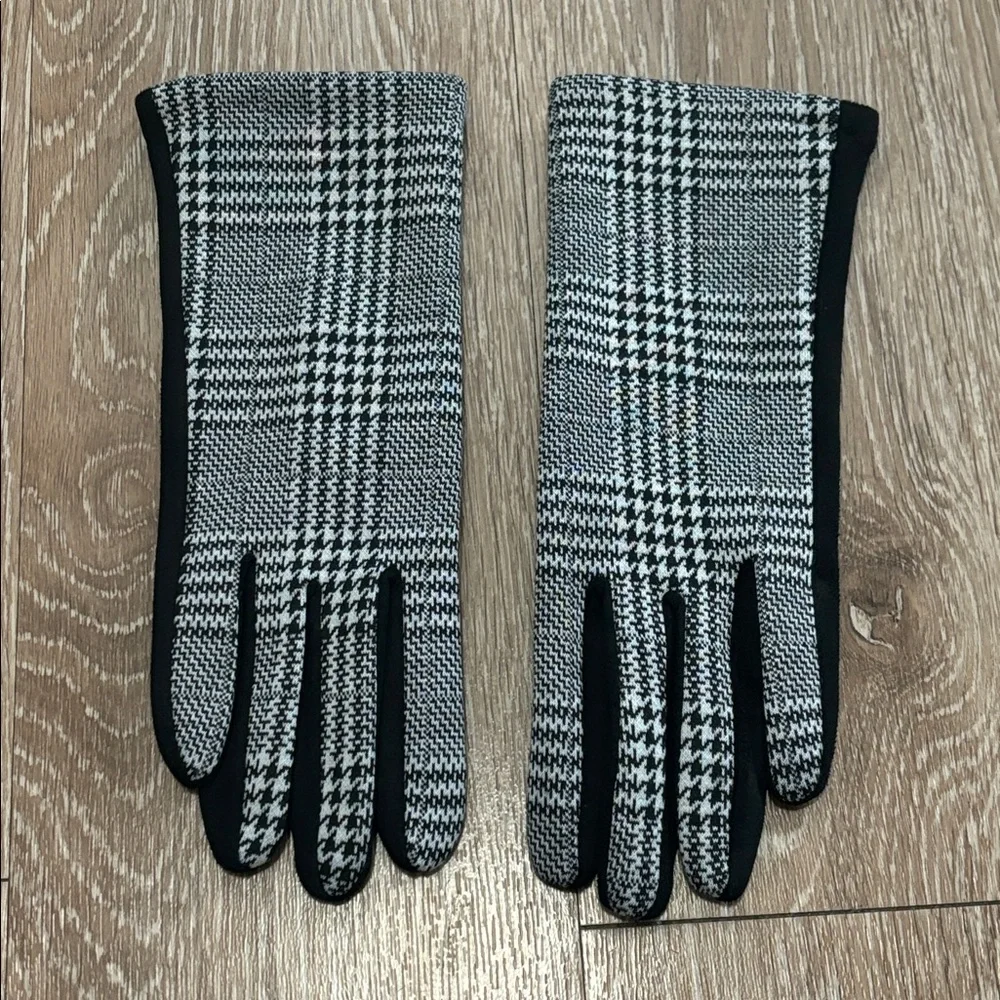 London Fog black & white houndstooth gloves, plush fleece lining